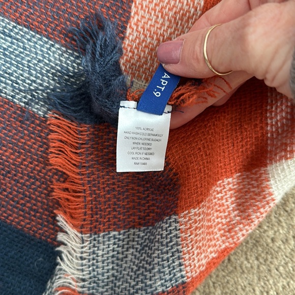 Apt 9 Plaid Multicolored Blanket Scarf - Picture 8 of 8